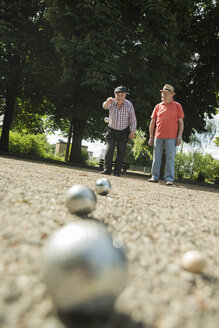 Two old friends playing boule in the park - UUF000717