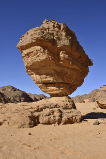 Africa, Algeria, Sahara, Tassili N'Ajjer National Park, Tadrart, Rock monument La Theiere, the Teapot, Immourouden area - ES001171