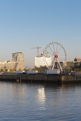 Deutschland, Hamburg, Riesenrad in der Hafencity, lizenzfreies Stockfoto