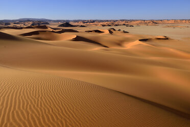 Africa, Algeria, Sahara, Tassili N'Ajjer National Park, View of sand dunes of Tehak - ES001181