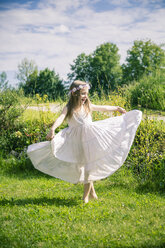 Girl in white summer dress on meadow - SARF000669