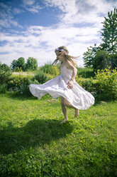 Girl in white summer dress on meadow - SARF000682