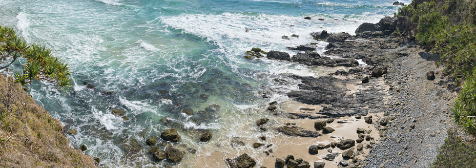 Australien, New South Wales, Byron Bay, Broken Head Naturschutzgebiet, Blick über Bucht mit Felsen - SHF001335