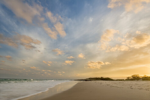 Australien, New South Wales, Pottsville, Abend am Strand - SHF001398