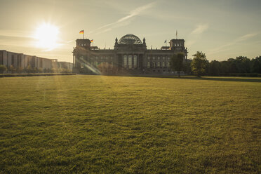 Germany, Berlin, Berlin-Tiergarten, Reichstag building against the sun in the morning - ZMF000291