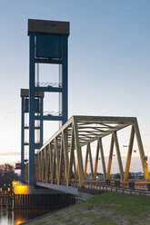 Germany, Hamburg, Suederelbe, Kattwyk bridge in the evening - MSF003995