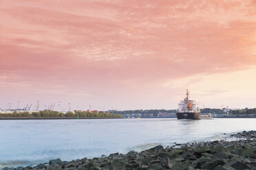 Germany, Hamburg, Port of Hamburg, Koehlbrand river, Cargo ship - MSF004000