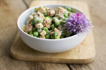 Creamy pea salad with spicy tofu pieces, soy yogurt, chives and mint - HAWF000247