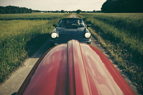 Deutschland, Nordrhein-Westfalen, Minden, Oldtimer Porsche, Alter Traktor - HOHF000863