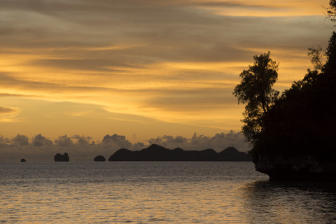 Mikronesien, Palau, tropische Insel im Abendlicht, lizenzfreies Stockfoto