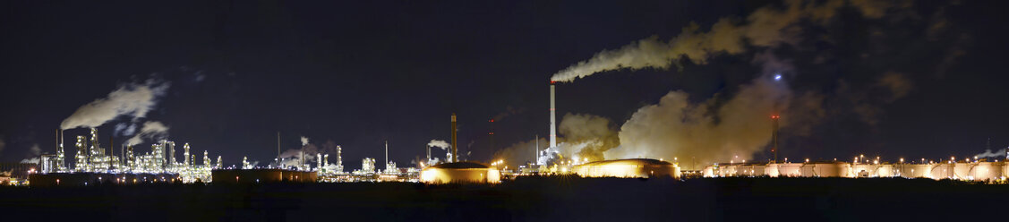 Germany, Chemical industrial plant , Refinery at night - SCH000279