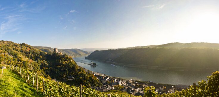 Deutschland, Rheinland-Pfalz, Kaub, Burg Gutenfels und Burg Pfalzgrafenstein am Rhein - AMF002323