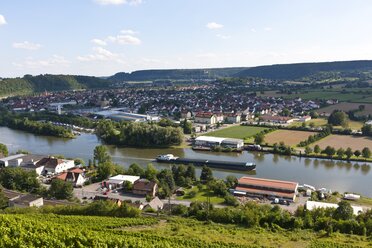 Deutschland, Baden-Württemberg, Neckar-Odenwald-Kreis, Blick auf Hassmersheim - AMF002332