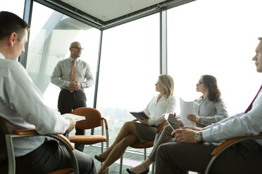 Group of businesspeople attending a seminar - WESTF019336