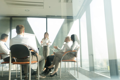 Gruppe von Geschäftsleuten, die ein Seminar besuchen, lizenzfreies Stockfoto