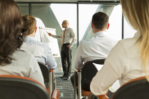 Gruppe von Geschäftsleuten, die ein Seminar besuchen, lizenzfreies Stockfoto