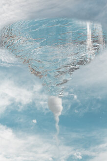 Wirbel in Wolkenlandschaft, Komposit - MEM000190