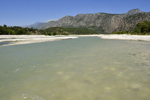 Türkei, Provinz Antalya, Lykien, Blick über den Fluss Esen Cay, Taurusgebirge - ES001187