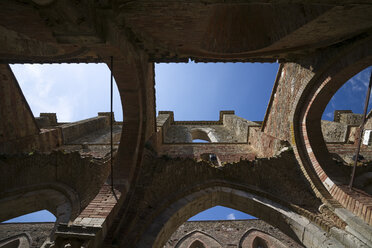 Italien, Toskana, Ruine Abbazia San Galgano - MY000336