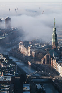 Hamburg, Speicherstadt in fog - HHEF000101