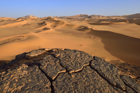 Africa, Algeria, Sahara, Tassili N'Ajjer National Park, Tadrart, Rocks and sand dunes at Oued in Djerane - ES001199