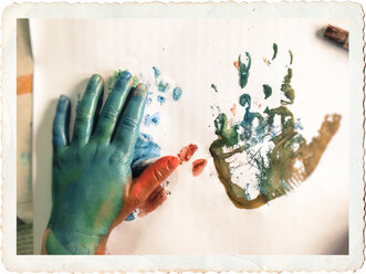 Germany, painted child hand, print, watercolors - LVF001420