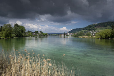 Schweiz, Thurgau, Eschenz, Blick auf Stein am Rhein - ELF001072