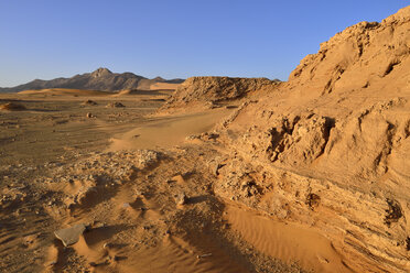Afrika, Algerien, Sahara, Tassili N'Ajjer National Park, Tadrart, Sanddüne am Westhang des Tadrart Plateaus - ES001204