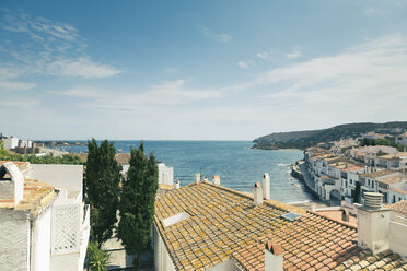 Spain, Catalonia, Costa Brava, View on the village of Cadaques - MEMF000222