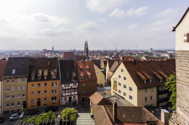 Deutschland, Bayern, Nürnberg, Blick von der Kaiserburg über die Dächer - THAF000470