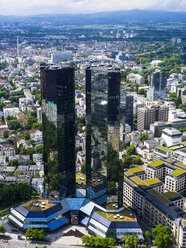 Deutschland, Hessen, Frankfurt, Blick auf Gebäude der Deutschen Bank und Stadt von oben - AMF002394