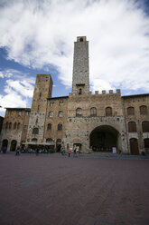 Italien, Toskana, San Gimignano, Altstadt, Rathausturm - MYF000369