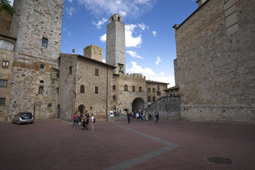 Italien, Toskana, San Gimignano, Altstadt, Rathausturm - MYF000390