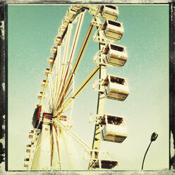 Ferris wheel in HafenCity in the evening light, HafenCity, Hamburg, Germany - SEF000709