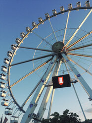 Ferris wheel in HafenCity in the evening light, HafenCity, Hamburg, Germany - SEF000703