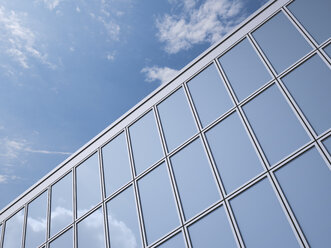 Part of glass facade with reflection of cloud, 3D Rendering - UWF000111