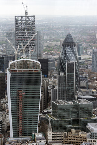 Großbritannien, Endland, London, Southwark, Blick von The Shard auf den Finanzdistrikt mit The Gherkin und Baustellen, lizenzfreies Stockfoto