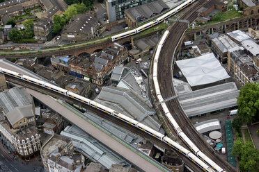 Großbritannien, Endland, London, Southwark, Blick vom Shard auf das Eisenbahndreieck bei Borough Market - WEF000143