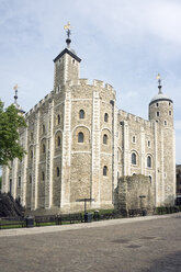 Großbritannien, England, London, Weißer Turm und Ruine des Wardrobe Tower - WEF000152