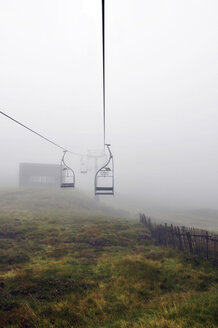 United Kingdom, Scotland, Highlands, Cable car in the fog - LYF000081