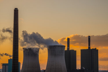 Germany, North Rhine-Westphalia, Duisburg Huettenheim, view Huckingen gas power station by twilight - WGF000317