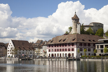 Schweiz, Kanton Schaffhausen, Ansicht von Schaffhausen mit Schloss Munot, Hochrhein - WIF000781