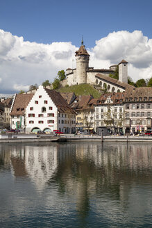 Schweiz, Kanton Schaffhausen, Ansicht von Schaffhausen mit Schloss Munot, Hochrhein - WIF000784