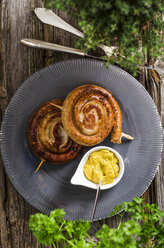 Fried sausages and bowl of mustard on plate, elevated view - ODF000742