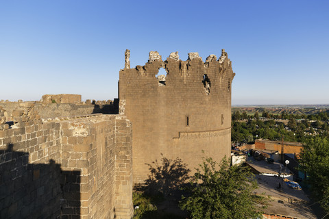 Türkei, Diyarbakir, Blick auf den Turm der Stadtmauer, lizenzfreies Stockfoto