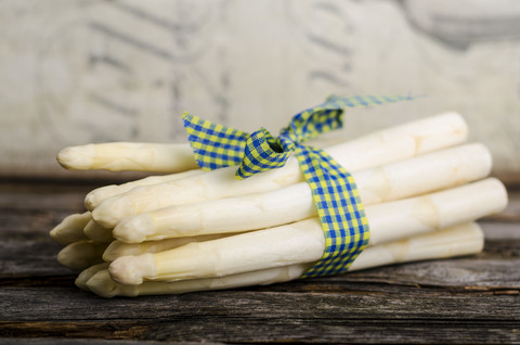 Bunch of white asparagus, Asparagus officinalis stock photo