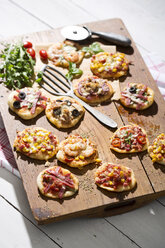 Home made mini pizzas - MAEF008497