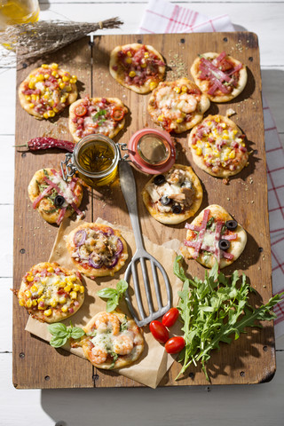 Hausgemachte Mini-Pizzen, lizenzfreies Stockfoto