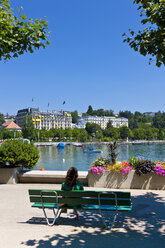 Schweiz, Kanton Waadt, Lausanne, Genfersee, Hafen von Ouchy, Hotel Angleterre et Residence im Hintergrund - AMF002406