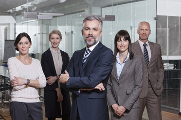 Germany, Munich, Group of businesspeople in office - RBYF000549